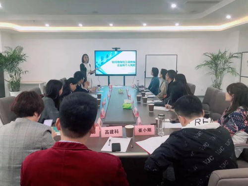 重慶市甘肅商會開展 商務禮儀 與 企業(yè)保險資產規(guī)劃 活動