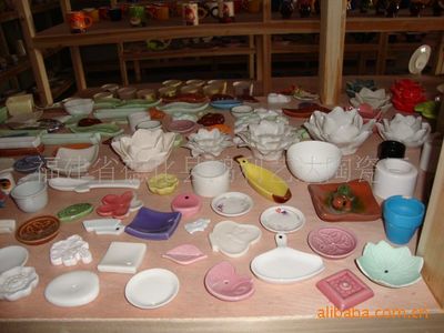 陶瓷與石膏熏香座 匠心工藝與芳香美學的完美融合